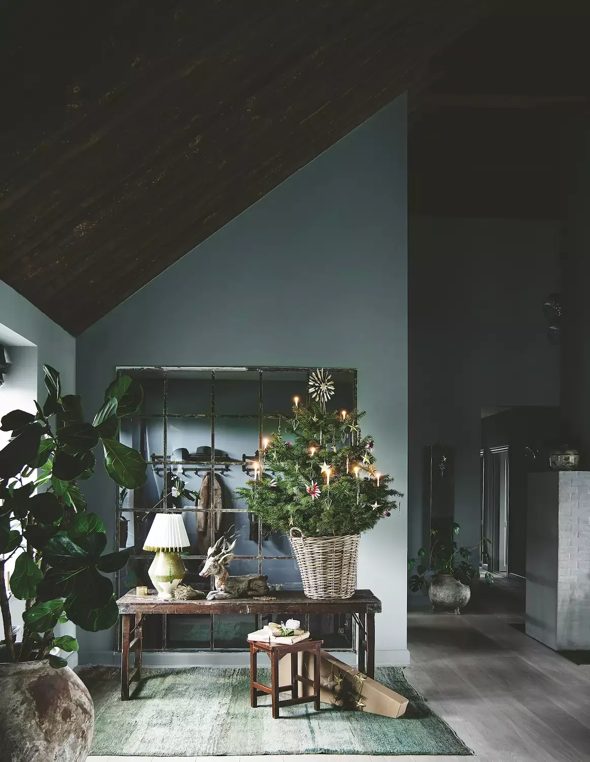 50 Christmas Decorating Ideas That Create a Designer Wonderland Utilize Vertical Space