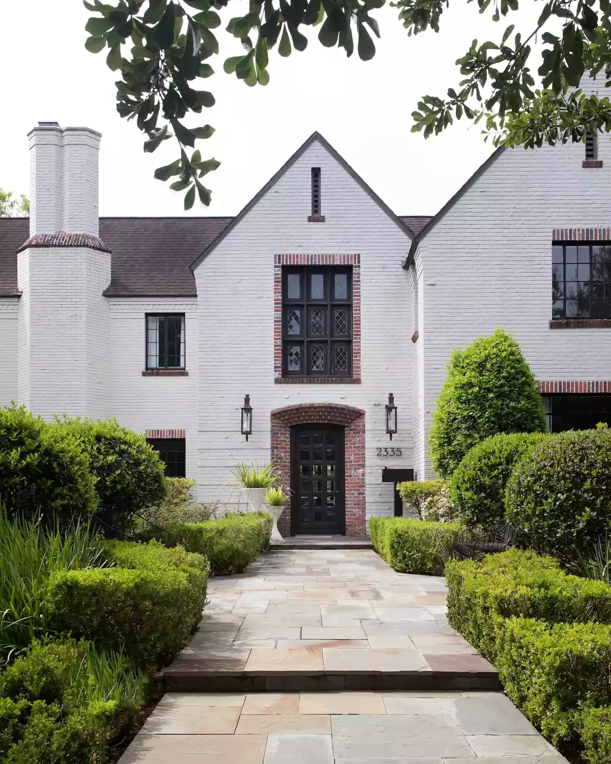 47 Small Front Yard Landscaping Ideas That Will Transform Your Home's Curb Appeal Vary Planting Heights