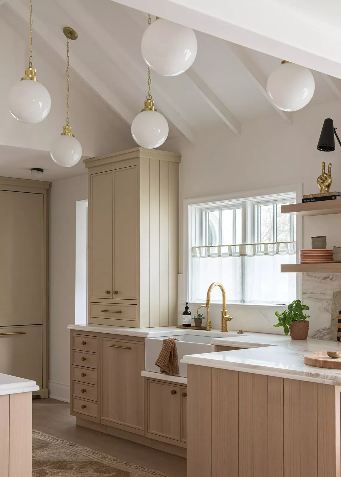27 Stunning Vaulted Ceiling Ideas That Transform Kitchens Vaulted Ceiling Pendants