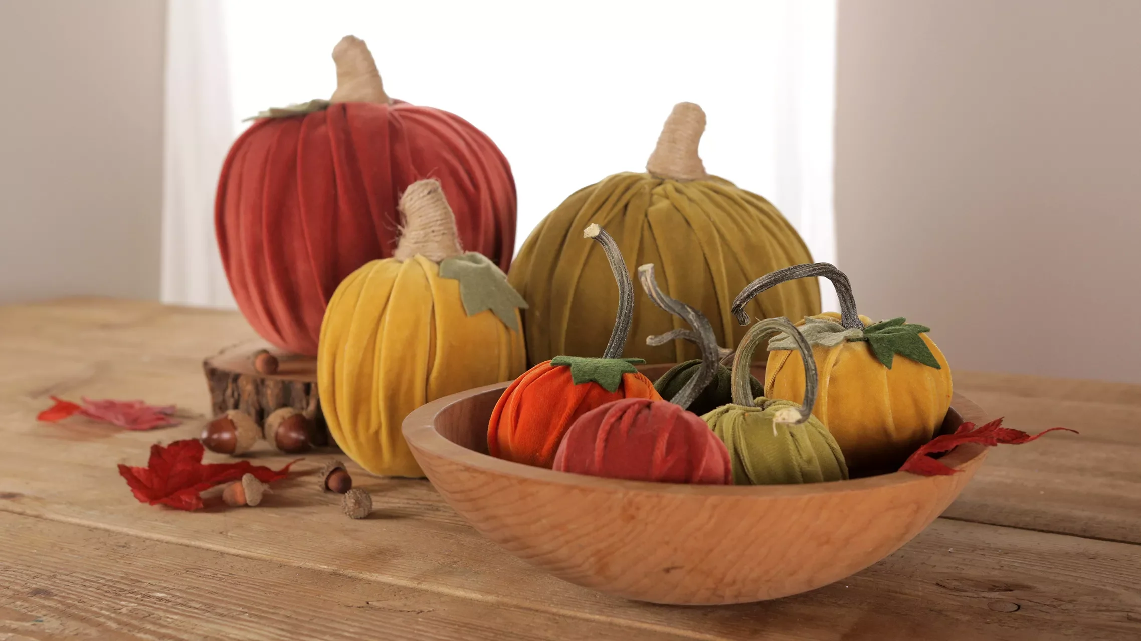 80 Quick Halloween Crafts You Can Complete in One Day 65 Velvet Pumpkins for Fall