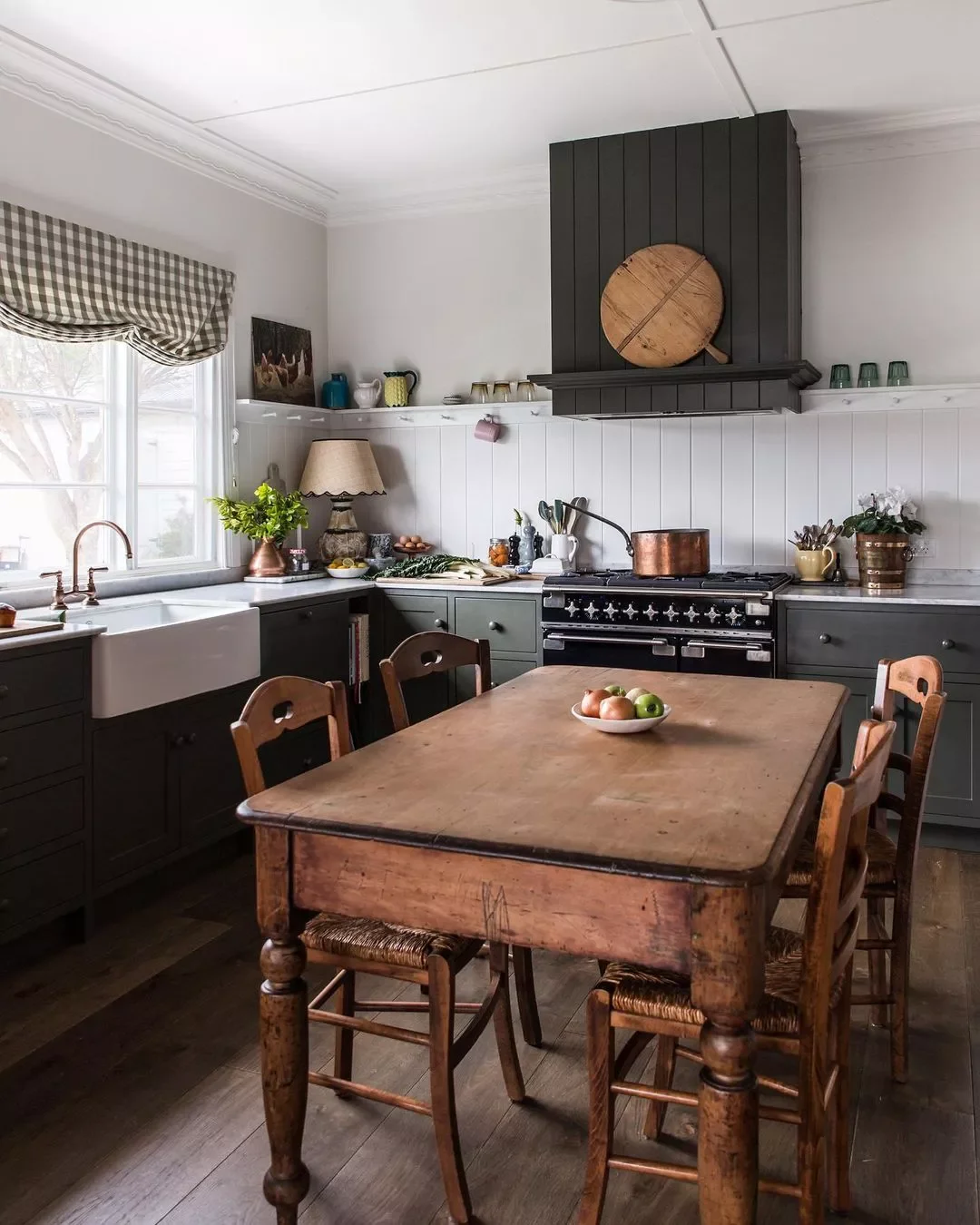 32 Charming Country Kitchen Ideas That'll Make You Never Want to Leave Your Cooking Space 20 Versatile Table