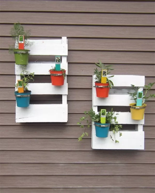 28 Creative DIY Vertical Garden Projects to Transform Your Space Vertical Palette Herb Garden