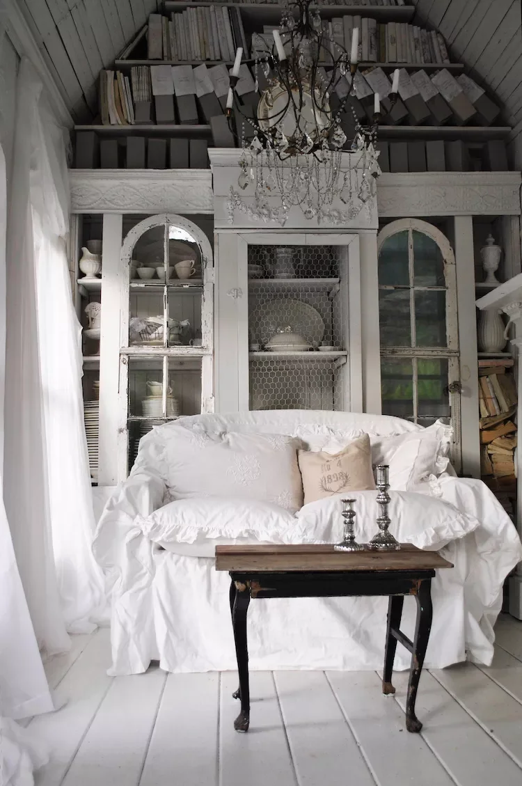 44 Irresistibly Cozy Living Room Ideas That Will Transform Your Space 31 Victorian Charm