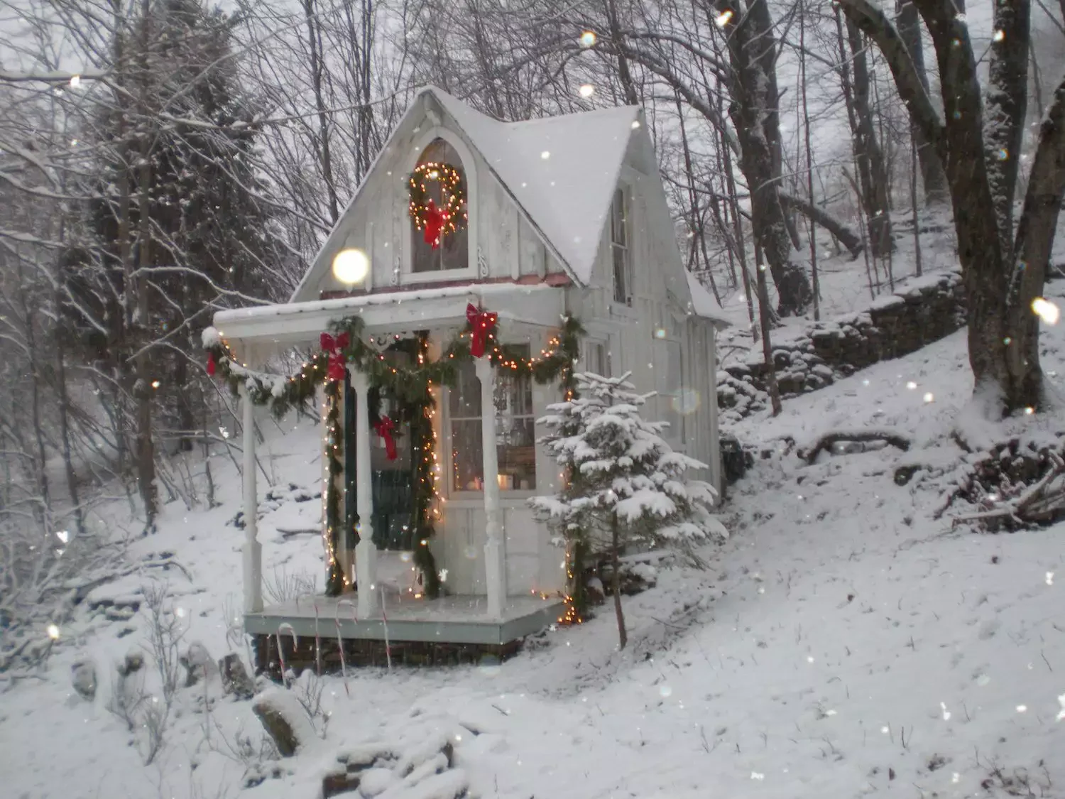 68 Christmas Front Porch Ideas That Make Your Home the Envy Victorian Cottage