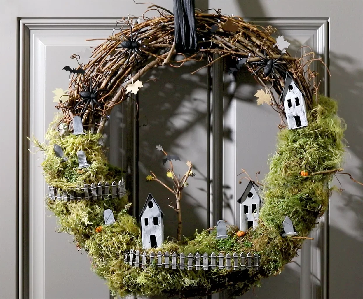 56 Creative DIY Halloween Decorations for Outdoor Spaces 11 Village Wreath