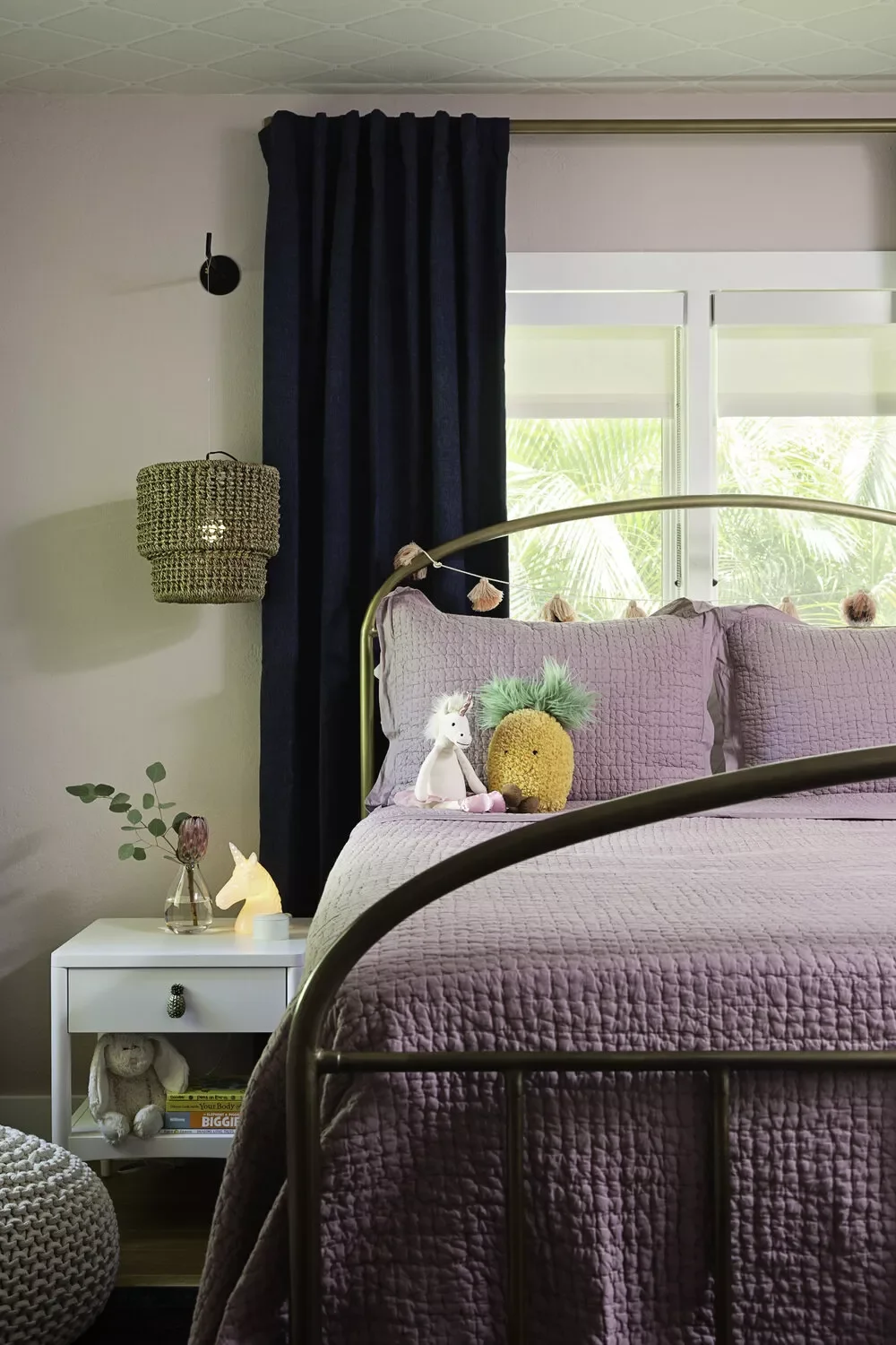 27 Stunning Girls' Bedroom Ideas She'll Absolutely Adore 13 Vintage Bed Frame