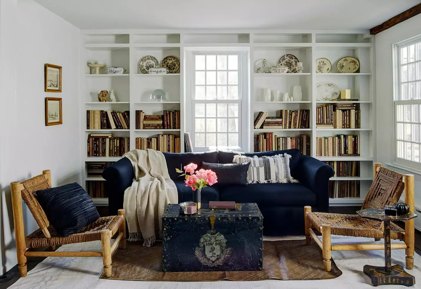 51 Cozy Farmhouse Wall Decorating Ideas That'll Transform Your Space 49 Vintage Books