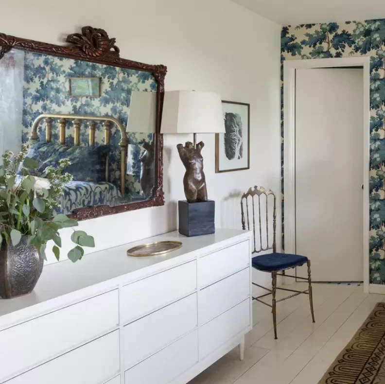 34 Bedroom Chair Ideas That'll Transform Your Space From Boring to Beautiful 6 Vintage Chair Near the Dresser
