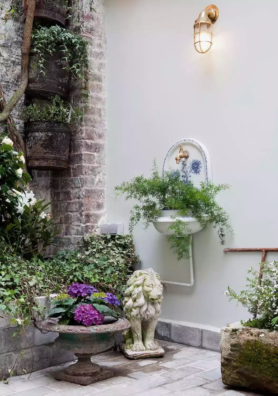 23 Stunning Backyard Water Features That Create Pure Magic Vintage Fountain