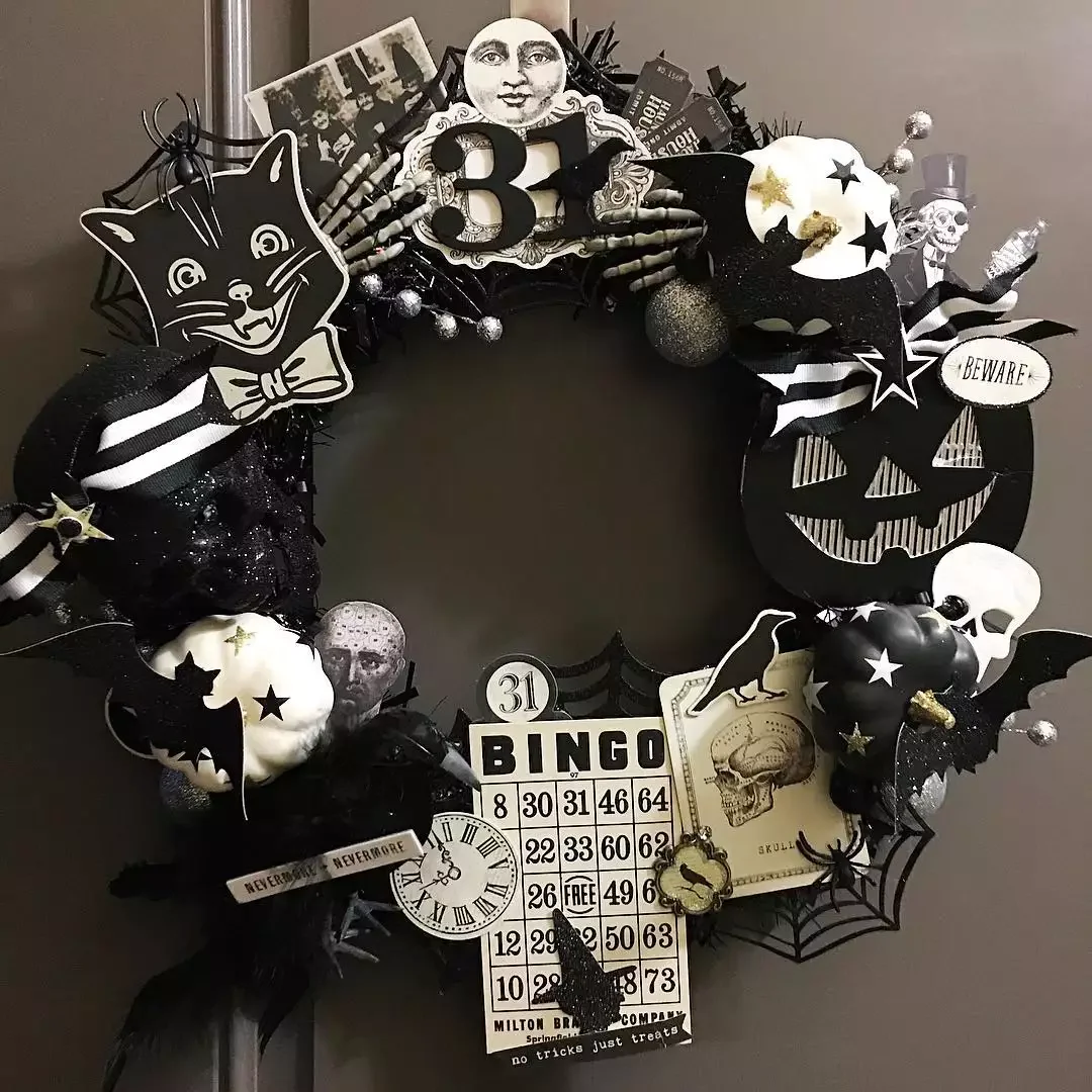 45 Spooktacular Halloween Wreath Ideas That Will Make Your Front Door the Neighborhood's Favorite Stop 4 Vintage-Inspired Halloween Wreath