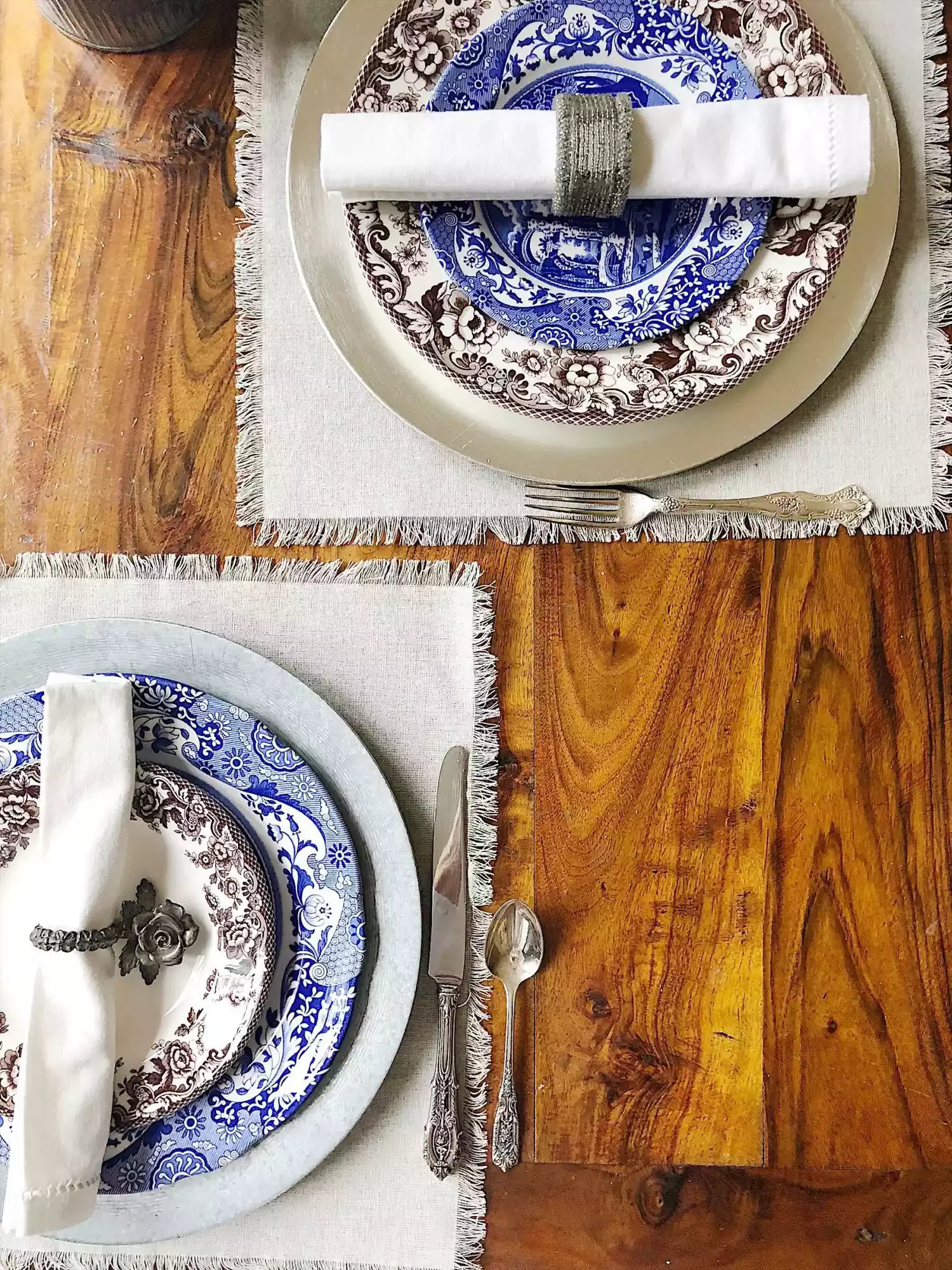 55 Stunning Thanksgiving Décor Ideas to Transform Your Home with Style 6 Vintage Napkin Rings