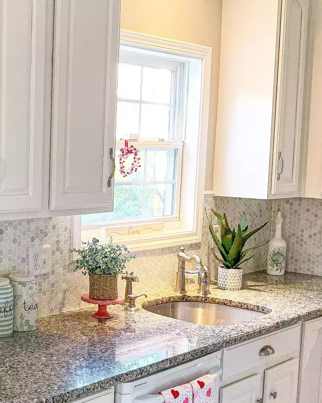 37 Stunning Backsplash Ideas That Make White Cabinets and Granite Countertops Shine Vintage Penny Tile