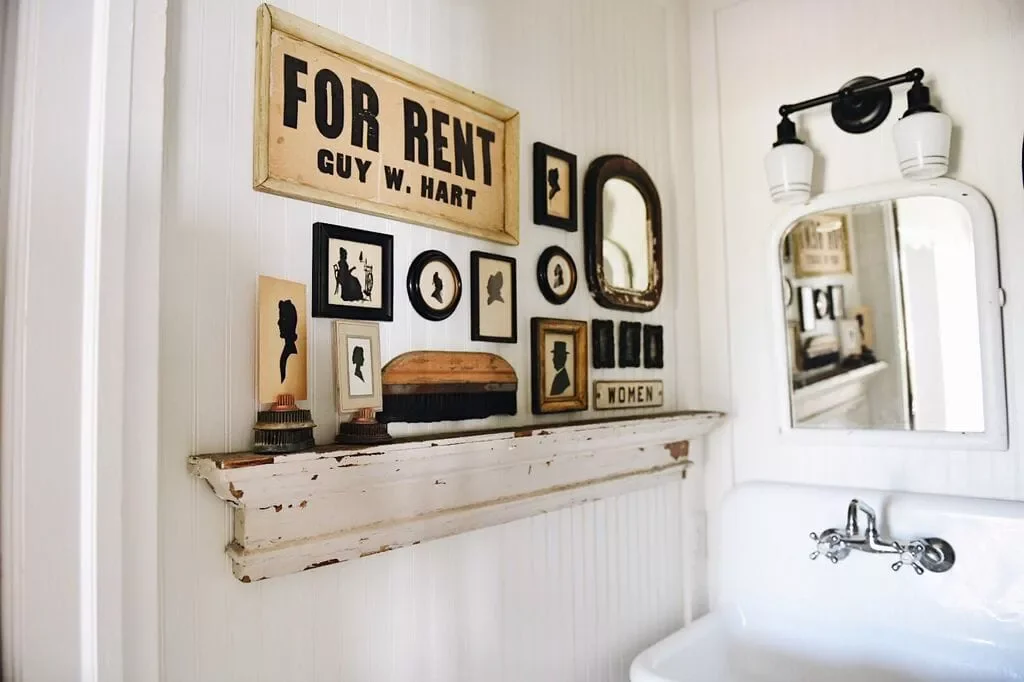 51 Cozy Farmhouse Wall Decorating Ideas That'll Transform Your Space 42 Vintage Silhouette Pictures