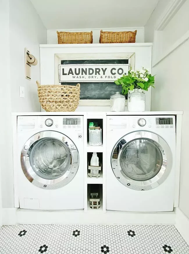 51 Cozy Farmhouse Wall Decorating Ideas That'll Transform Your Space 7 Vintage-Style Advertising