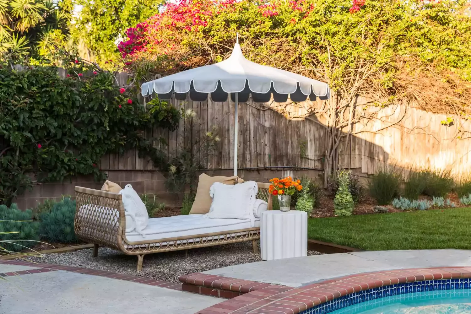 57 Stunning Backyard Transformation Ideas to Create Your Perfect Outdoor Retreat Vintage-Style Daybed