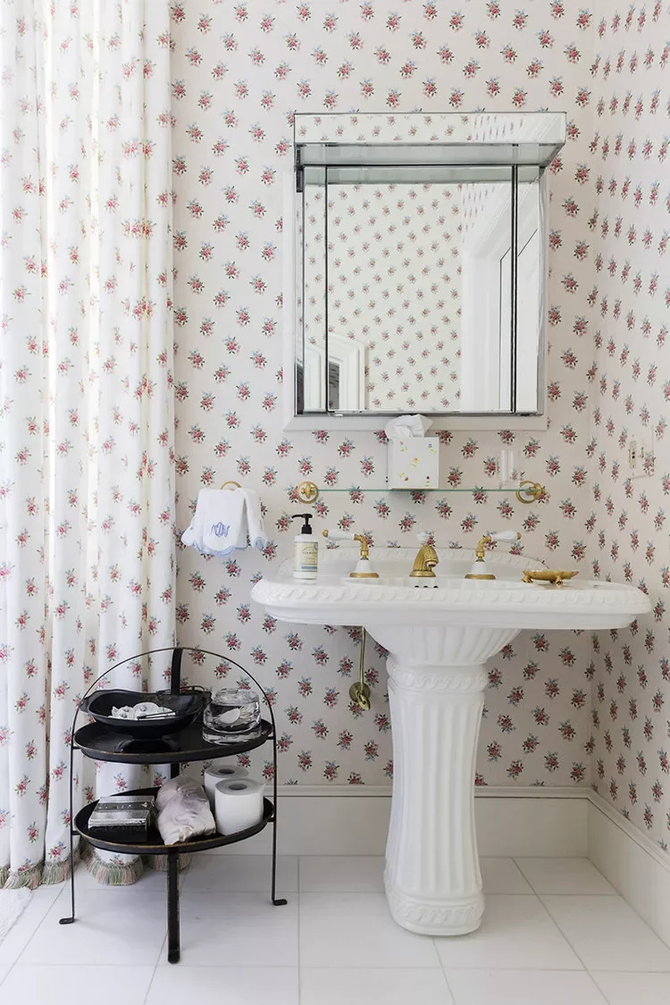 32 Powder Room Design Ideas That Turn Your Small Space Into a Style Statement Vintage-Style Half Bathroom