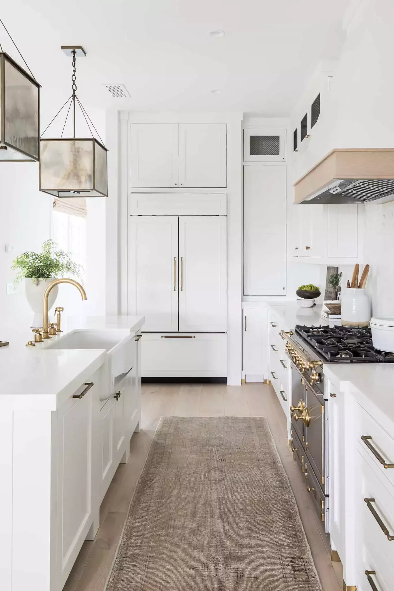 59 Timeless White Kitchen Design Ideas That Never Go Out of Style Vintage-Style Runner Rug