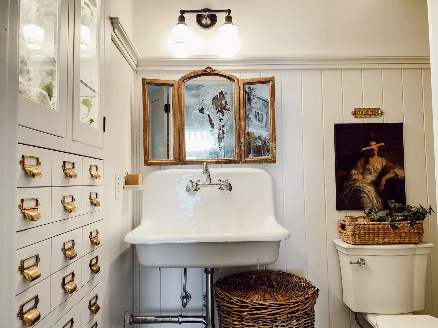 39 Stunning Shiplap Bathroom Design Ideas: From Farmhouse Charm to Modern Elegance 34 Vintage-Style Shiplap