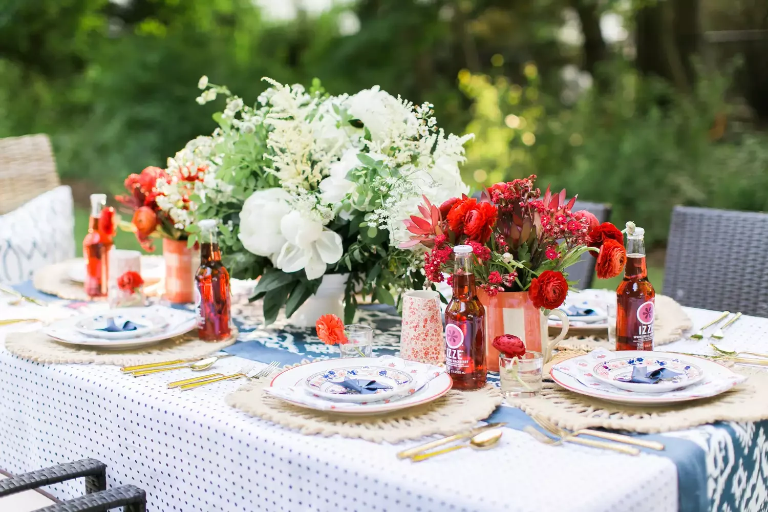 34 Creative Table Runner Ideas to Transform Your Dining Space Vintage Table Runner