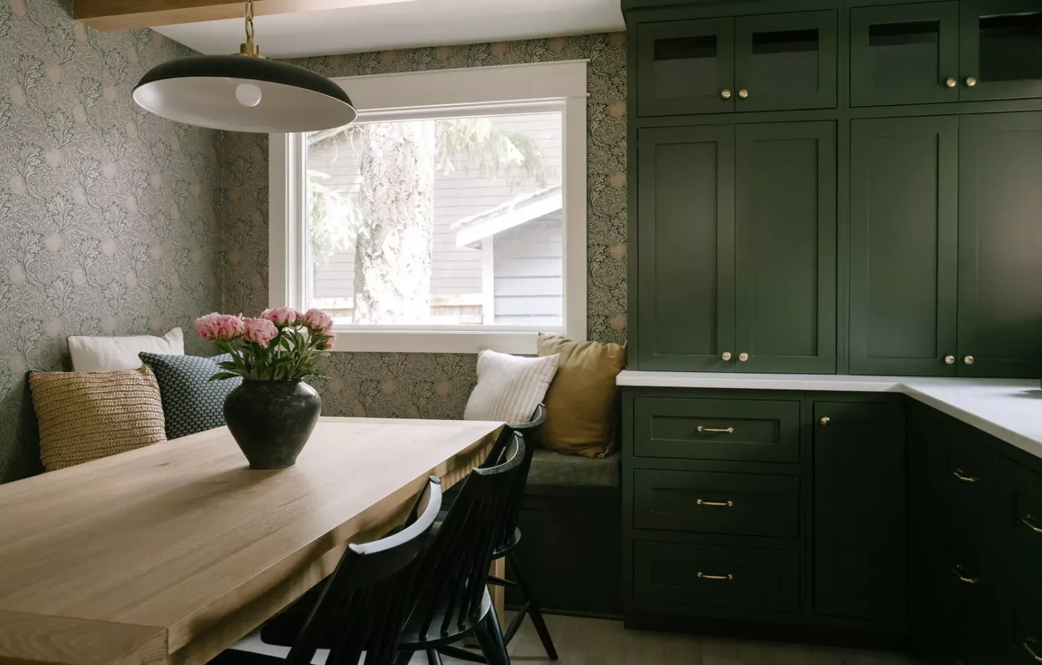 21 Moody Kitchen Designs That Will Transform Your Space Vintage Wallpaper