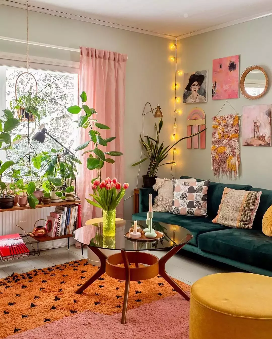 25 Stunning Vintage Living Room Ideas That Never Go Out of Style 5 Vivacious Velvet