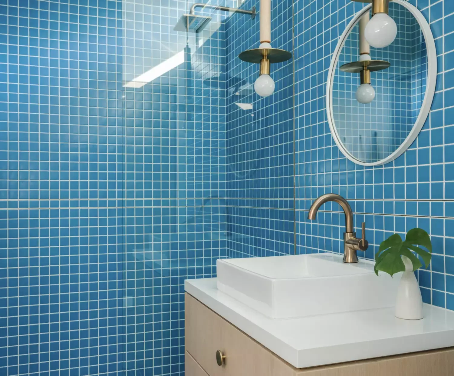 42 Bold Bathroom Color Ideas That Transform Small Spaces Into Stunning Retreats 5 Vivid Blue