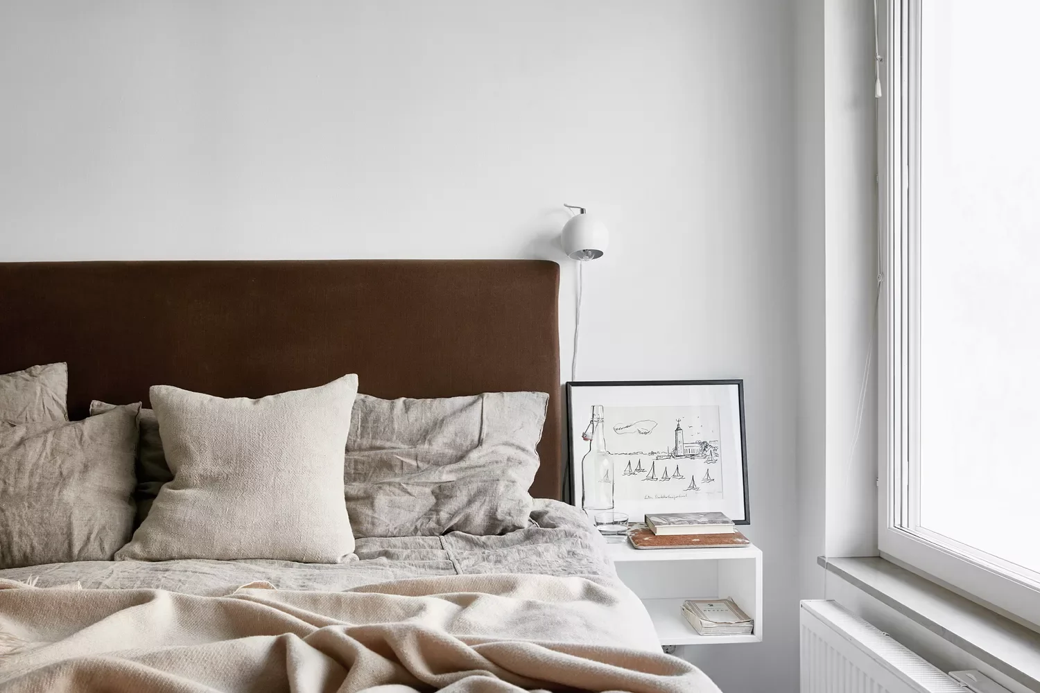52 Clever Small Bedroom Ideas That Maximize Every Square Inch 36 Wall-Mount the Nightstand