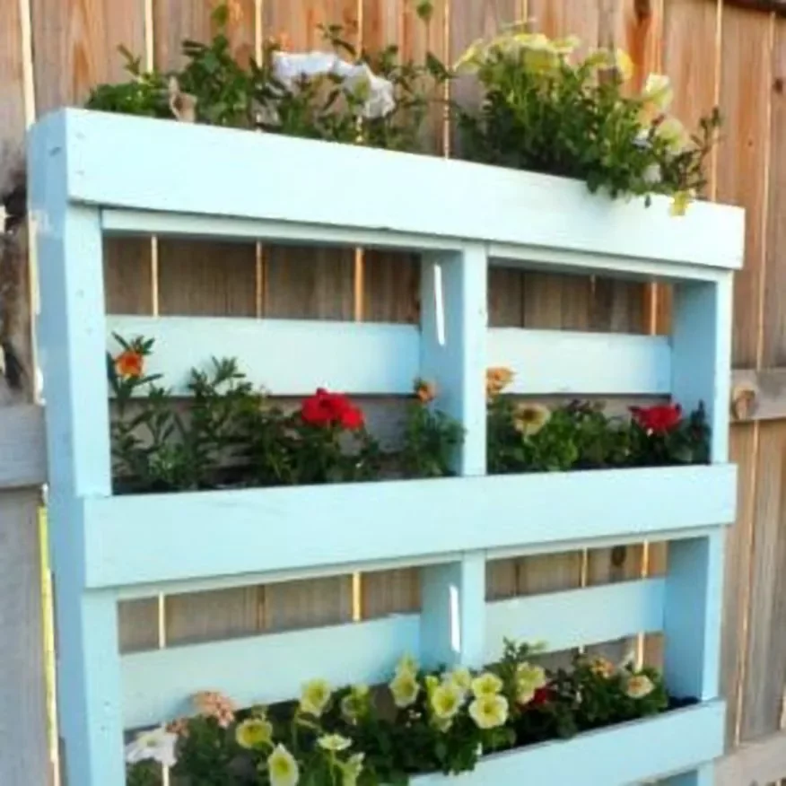 15 Creative Ways to Transform Wooden Pallets Into Stunning Garden Decor 11 Wall Planter