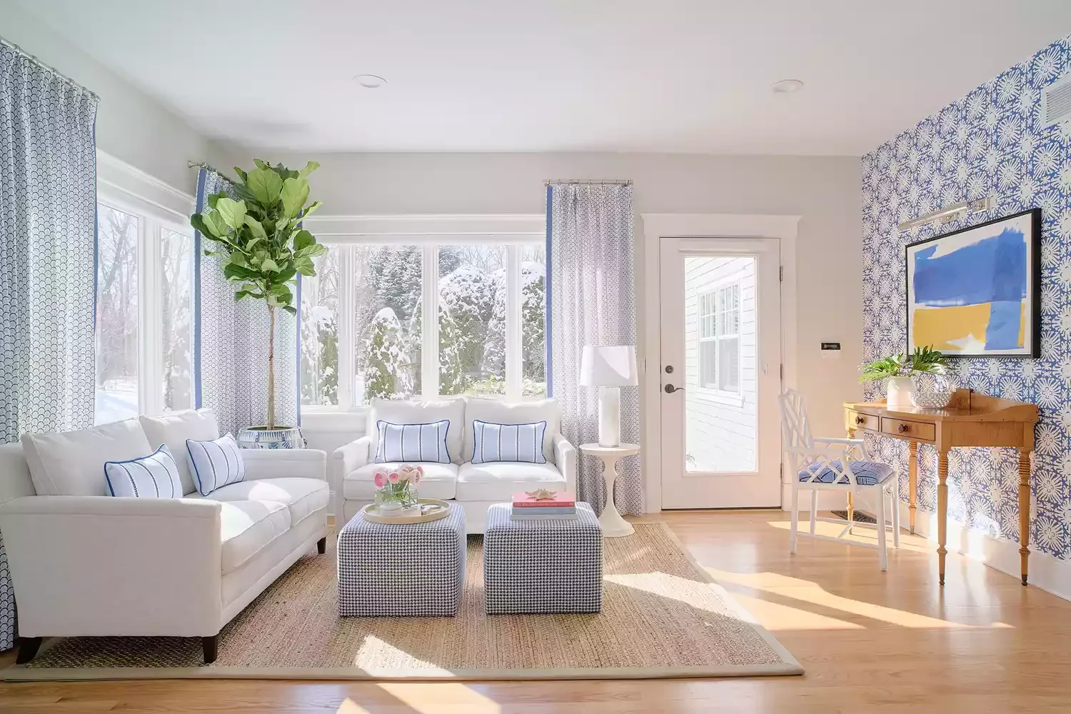 35 Creative Family Room Ideas for the Ultimate Hangout Space 2 Wallpaper Accent