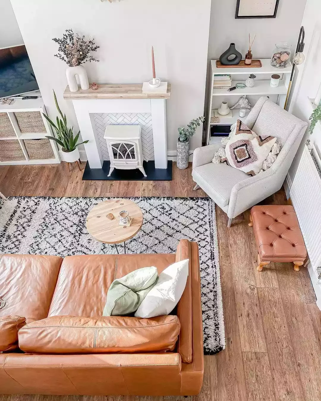 12 Beautiful Ways to Design a Cozy Minimalist Living Room 6 Warm It Up