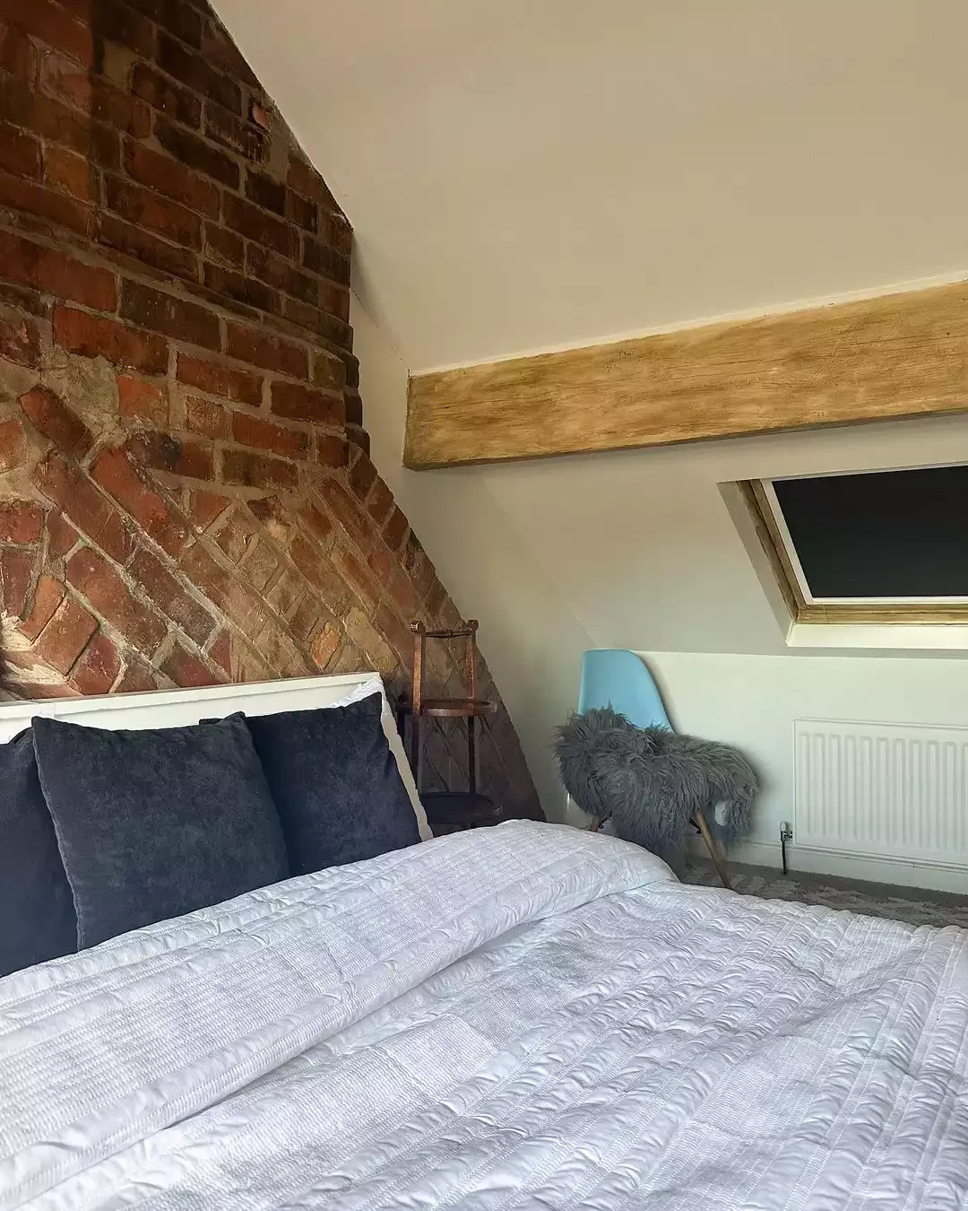 28 Brilliant Ways to Transform Your Low Sloped Ceiling Bedroom 27 Warm Tones