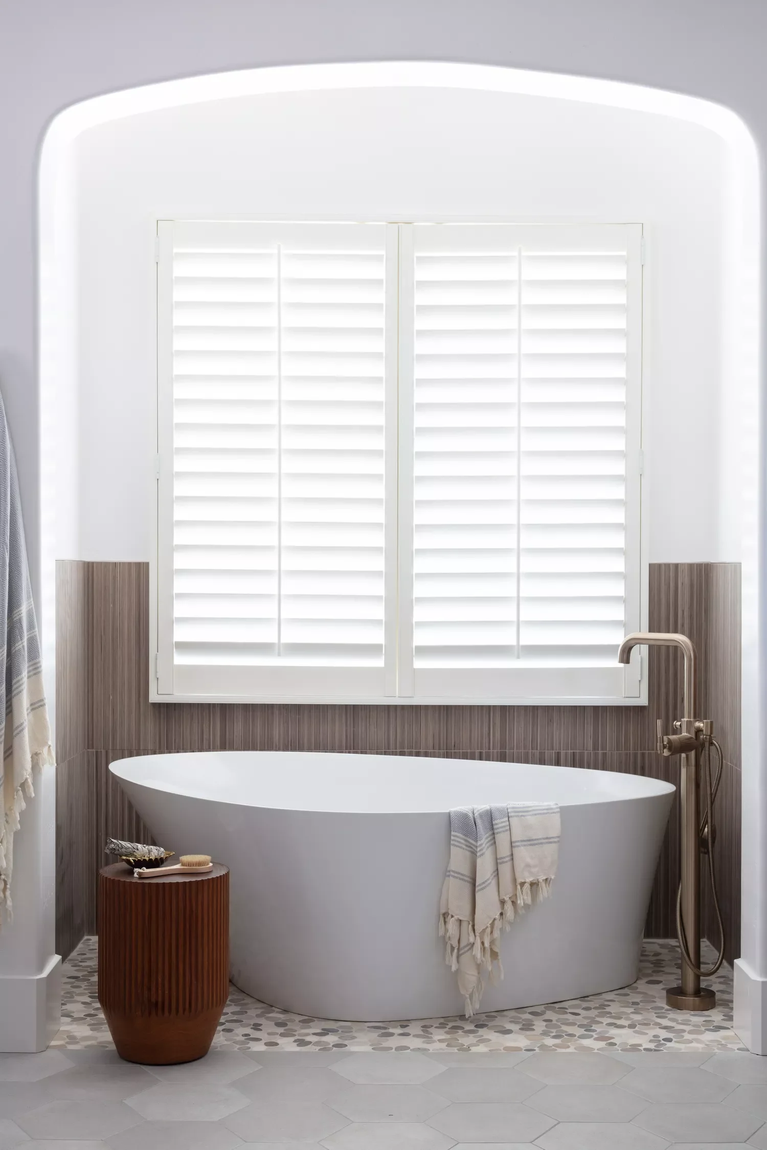 18 Beautiful Beige Bathroom Ideas That Minimalists Absolutely Adore 17 Warm Up Gray Accents
