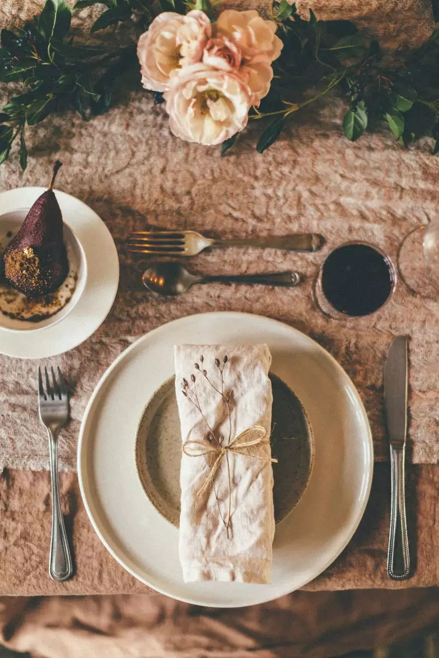 34 Stunning Tablescape Ideas to Transform Your Dining Experience All Year Long Warm Winter Tablescape