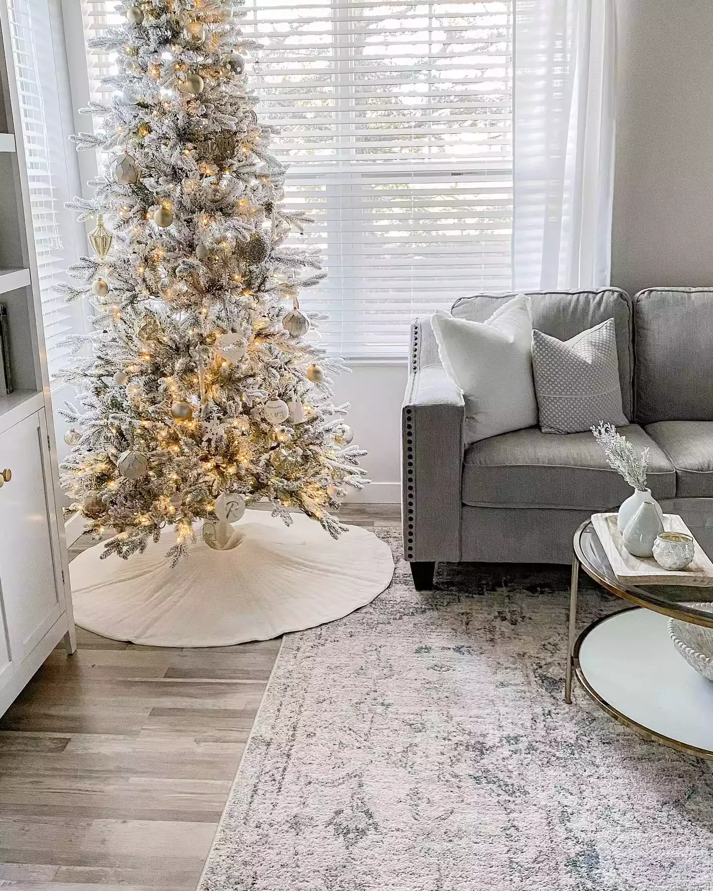 32 Stunning White Christmas Tree Ideas That Will Transform Your Holiday Decor 7 Warm With Ambient Lighting