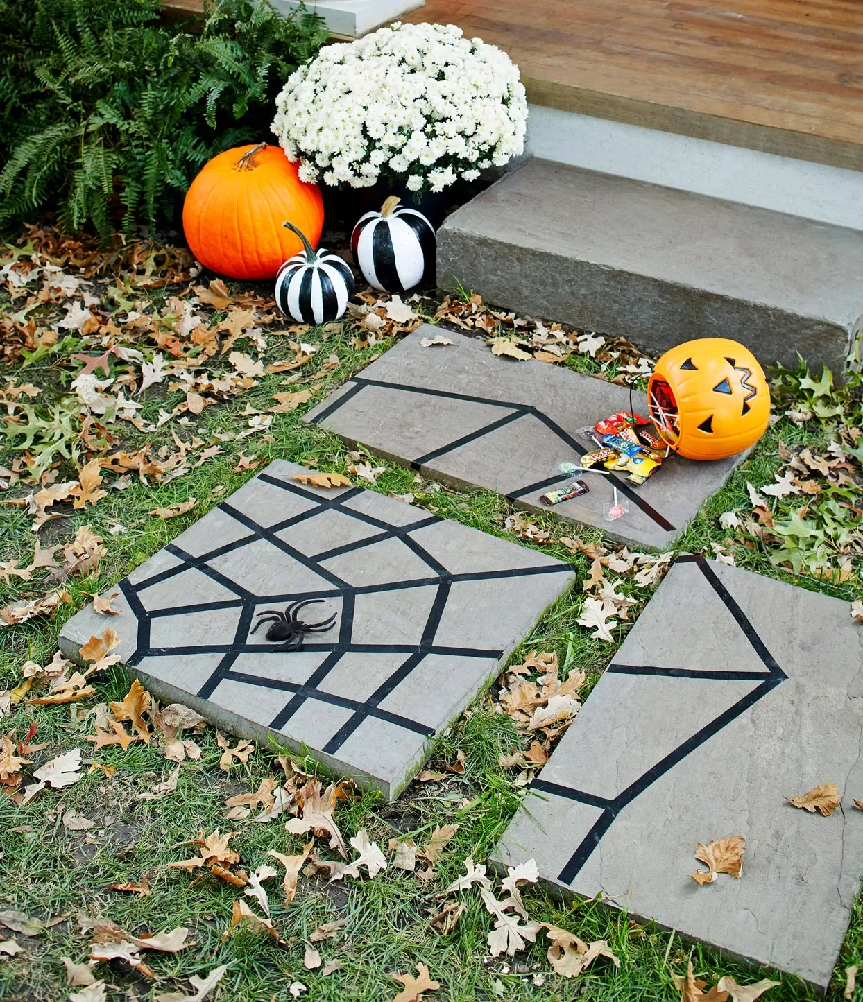 80 Quick Halloween Crafts You Can Complete in One Day 58 Webbed Walkway