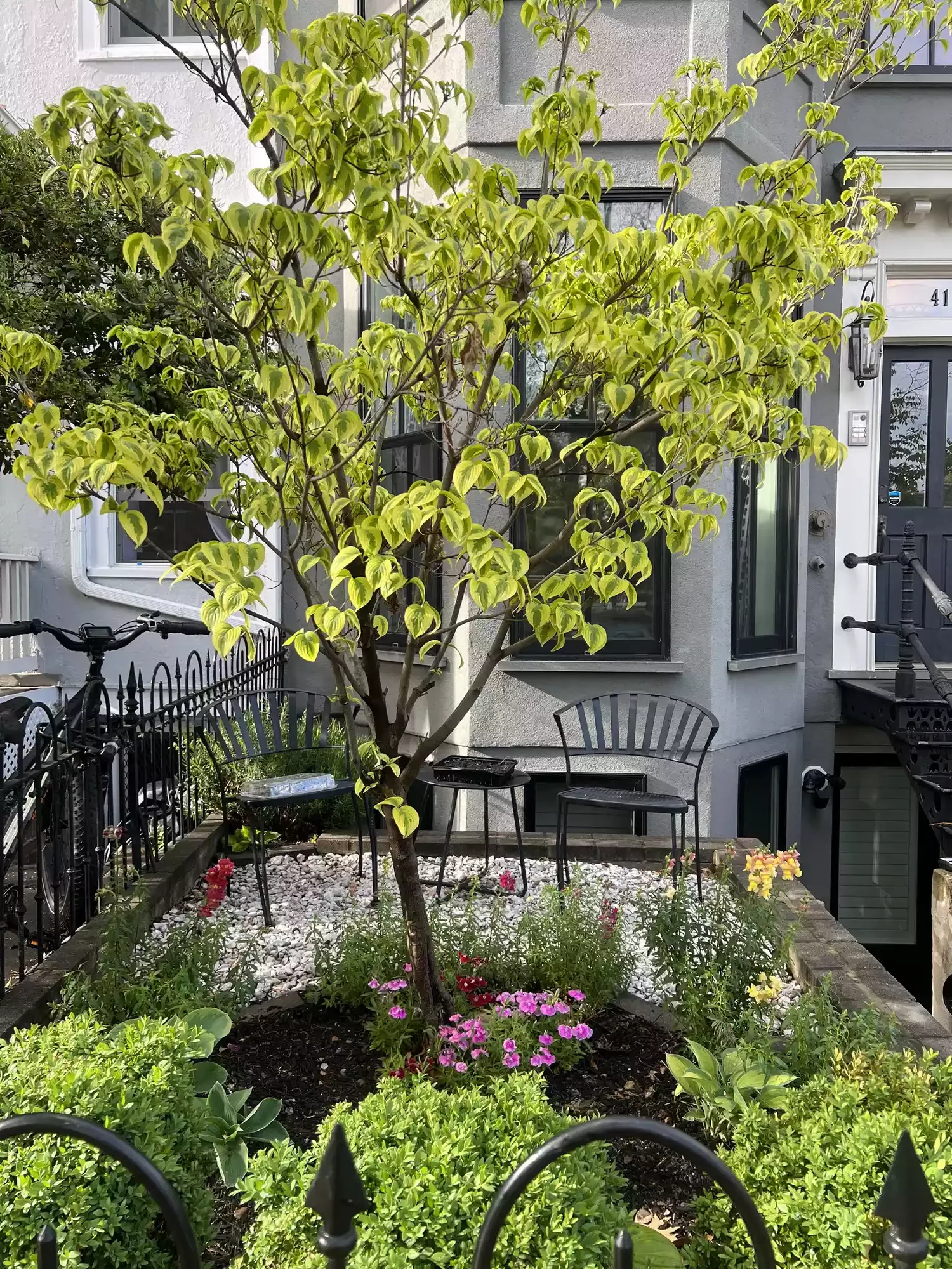 82 Stunning Front Yard Landscaping Ideas to Transform Your Home's Curb Appeal This Spring Welcoming Small Seating Area