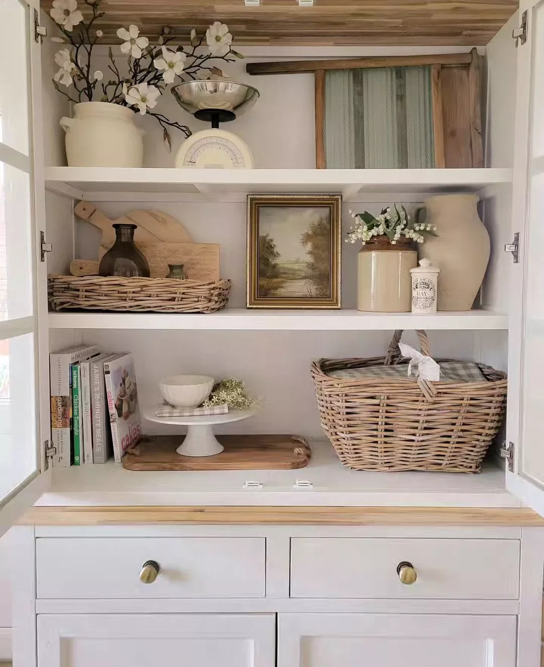 68 Charming Farmhouse Kitchen Ideas That Never Go Out of Style Well Styled Shelves