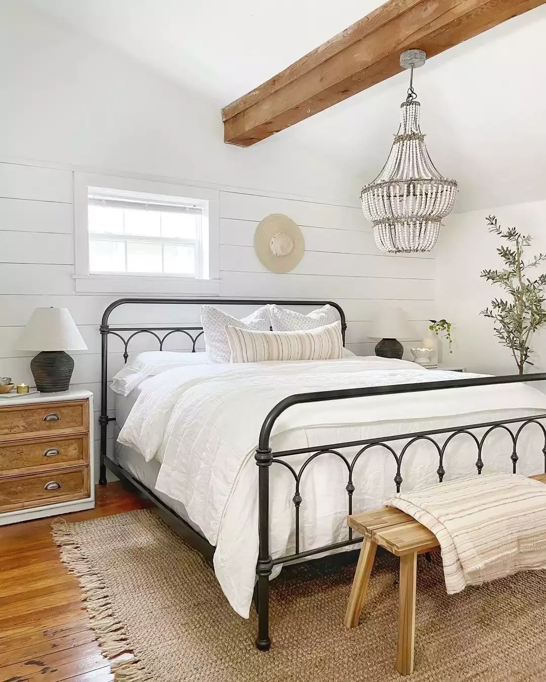 40 White Bedroom Ideas That Will Transform Your Space Into a Stunning Retreat 20 White Bedroom With Beaded Pendant