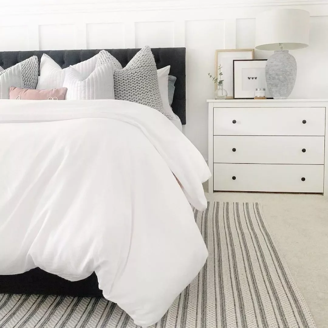 40 White Bedroom Ideas That Will Transform Your Space Into a Stunning Retreat 13 White Bedroom With Striped Rug