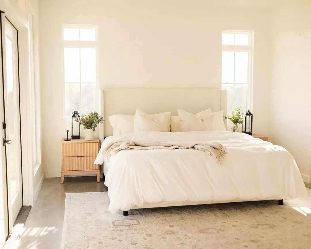 40 White Bedroom Ideas That Will Transform Your Space Into a Stunning Retreat 17 White Bedroom With Vintage Rug