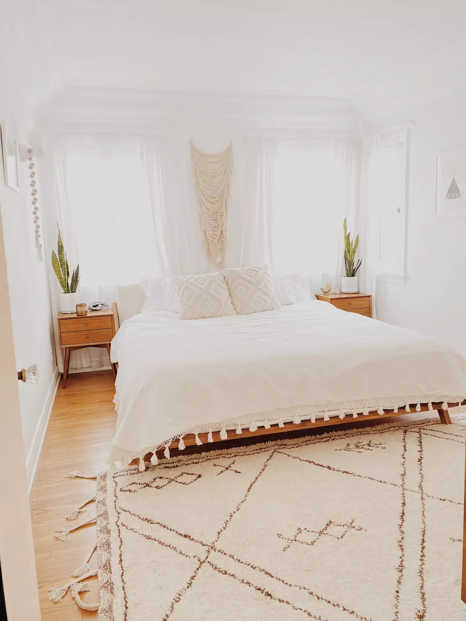 40 White Bedroom Ideas That Will Transform Your Space Into a Stunning Retreat 41 White Bedroom With Wall of Curtains