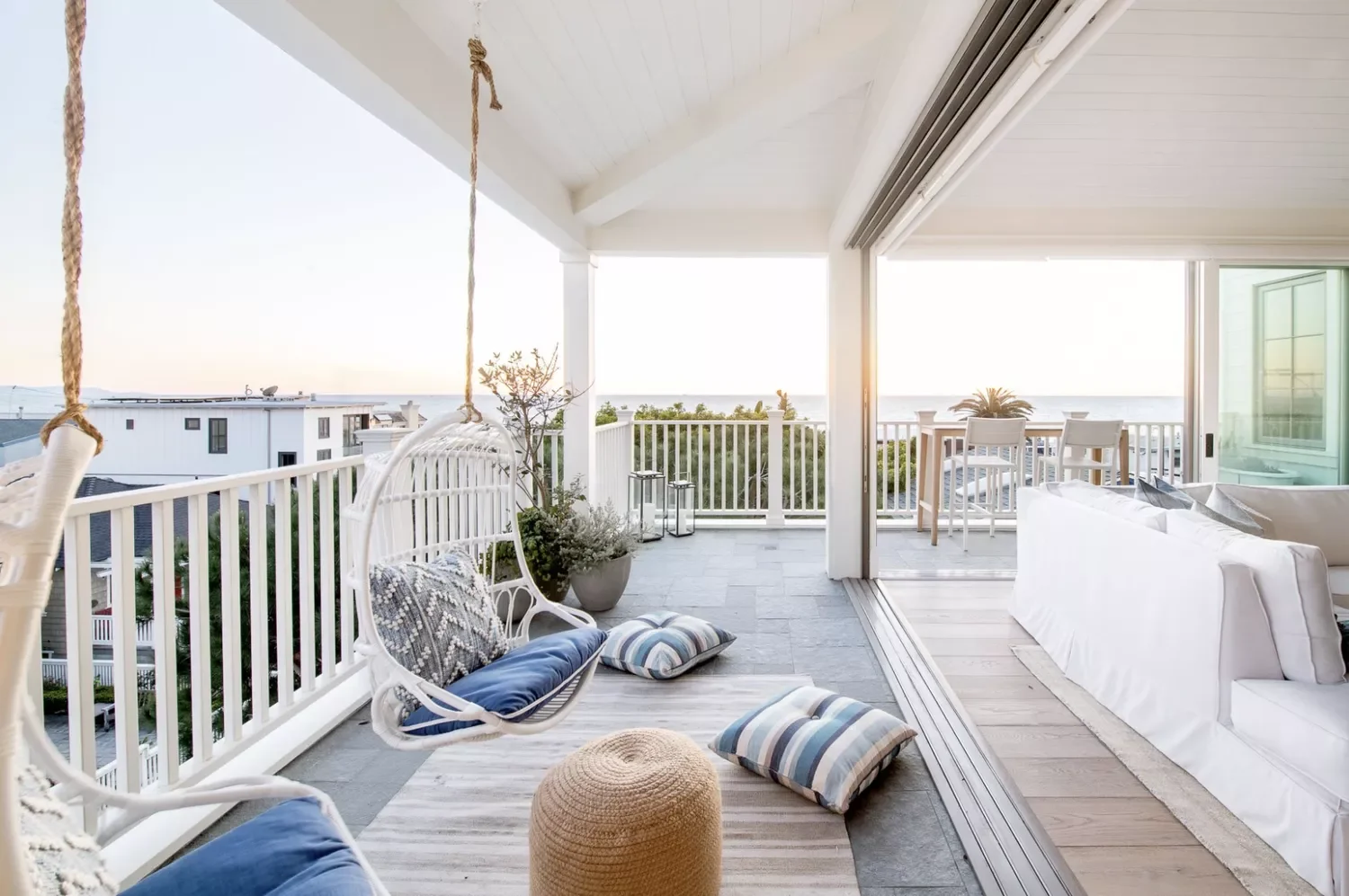 33 Stunning Deck Railing Ideas That Will Transform Your Outdoor Space 33 White Classic Deck Railing
