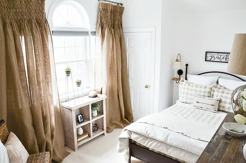 40 White Bedroom Ideas That Will Transform Your Space Into a Stunning Retreat 31 White Guest Bedroom With Unique Sconces