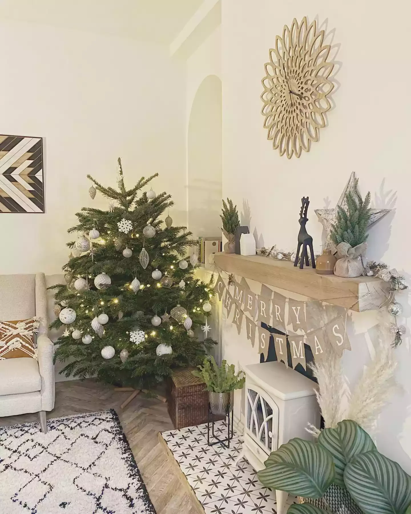 32 Stunning White Christmas Tree Ideas That Will Transform Your Holiday Decor 4 White-Out Your Ornaments