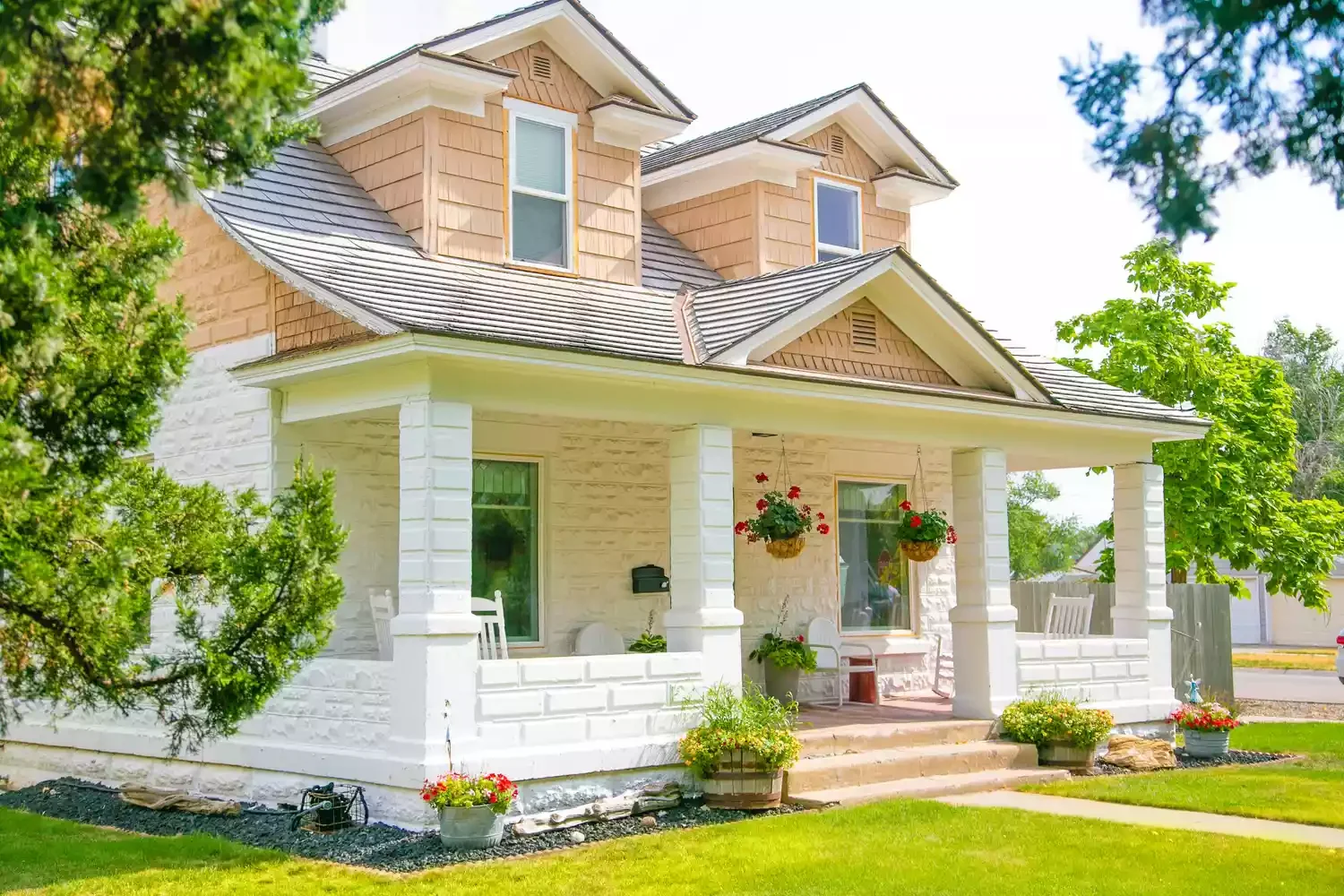 21 Bold Brick Paint Colors That Will Transform Your Home's Exterior 22 White + Peach Combo
