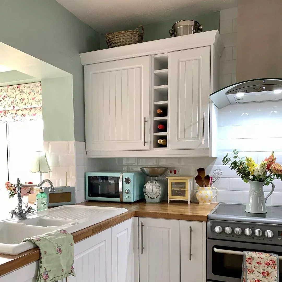 15 Rustic Kitchen Cabinet Ideas That'll Transform Your Cooking Space White Rustic Kitchen Cabinets