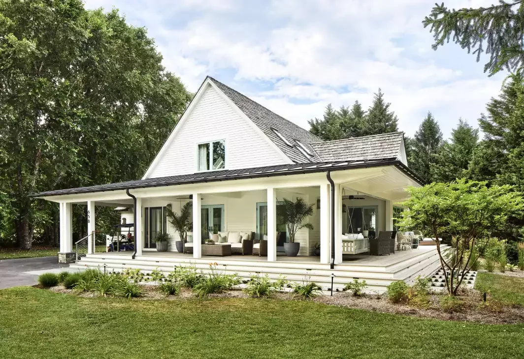 20 Beautiful Window Trim Ideas That Will Transform Your Home's Exterior 17 White With Blue Insets