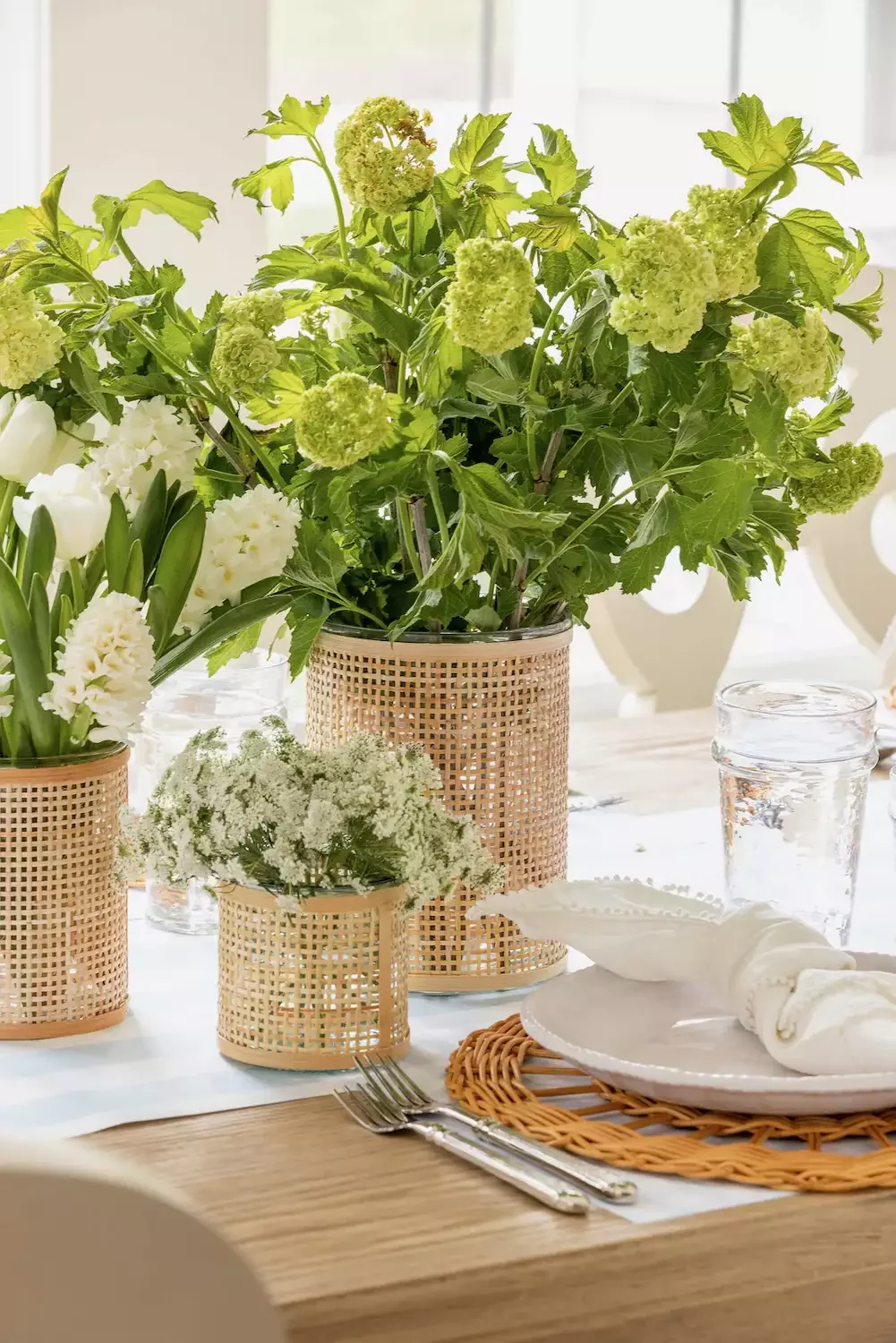 34 Stunning Tablescape Ideas to Transform Your Dining Experience All Year Long White + Woven Tablescape