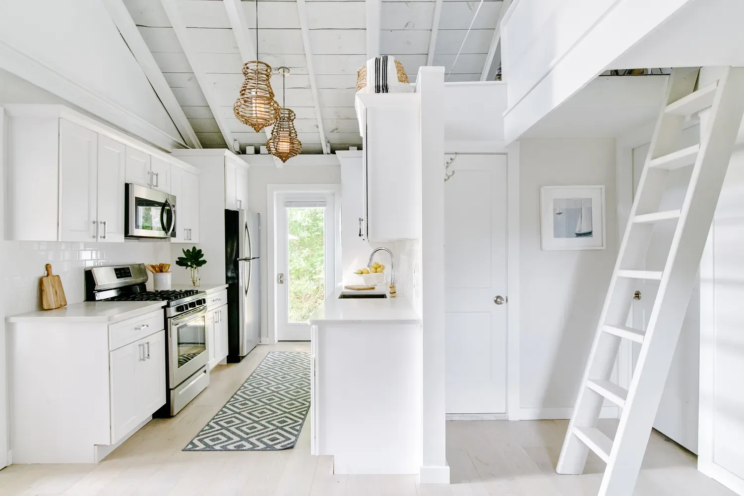 30 Charming Rustic Kitchen Designs That Will Steal Your Heart 6 White and Beachy