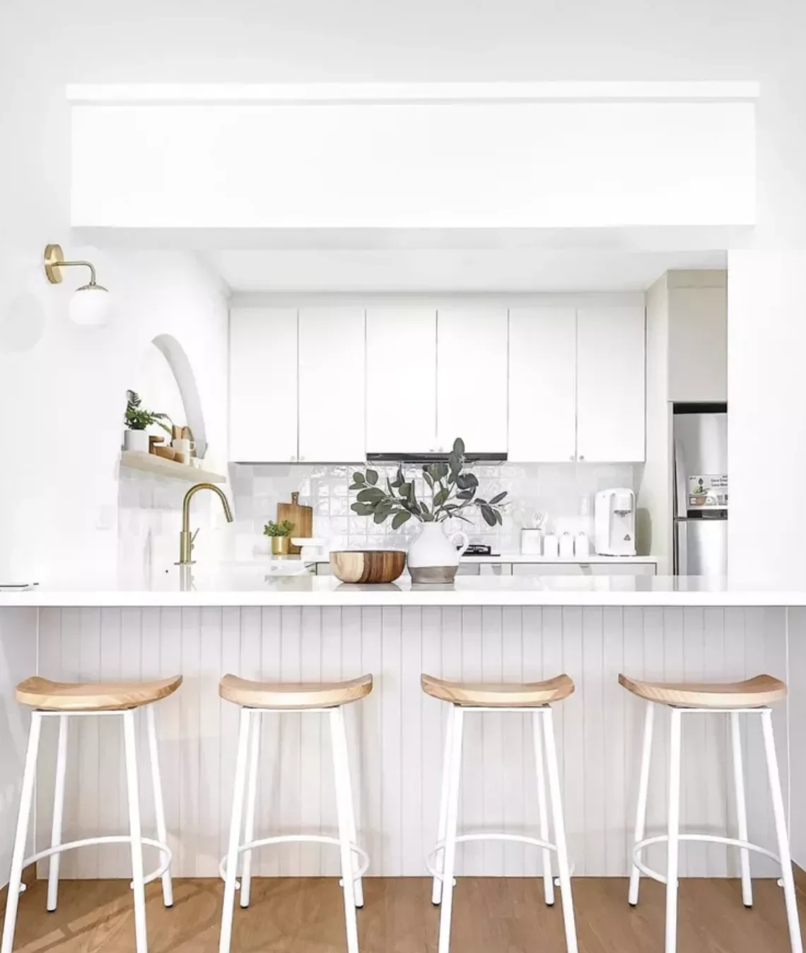 35 Stunning White and Gold Kitchen Designs for Ultimate Luxury White and Gold Kitchen With Clean Lines